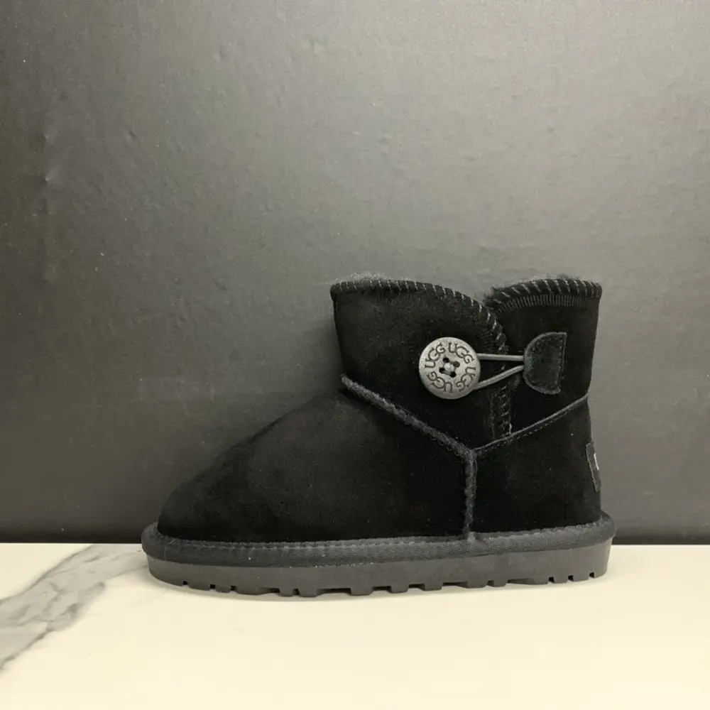 UGG mahogany buckle children’s snow boots
