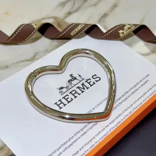 Hermes bracelets and bracelets are really a test of the craftsmanship of the master. To