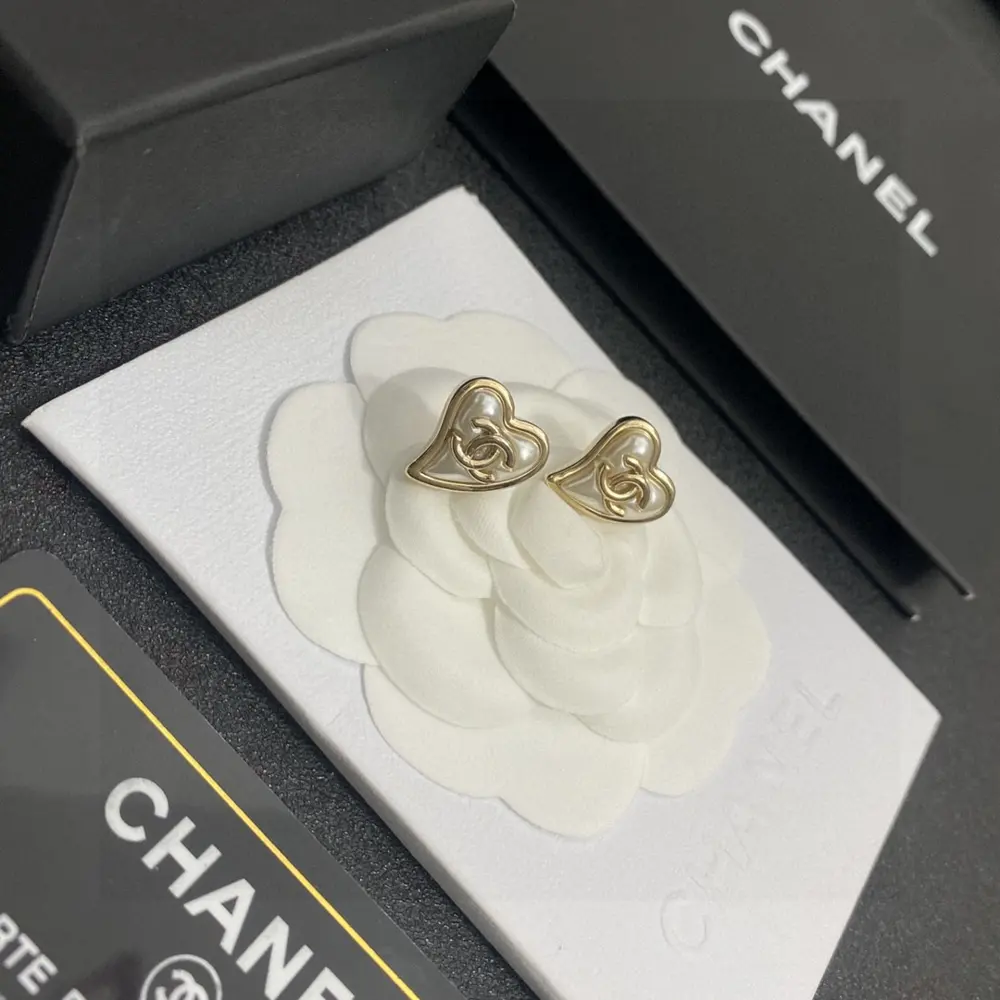 Chanel second-hand earrings