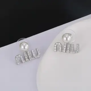 miumiu pearl letter earrings