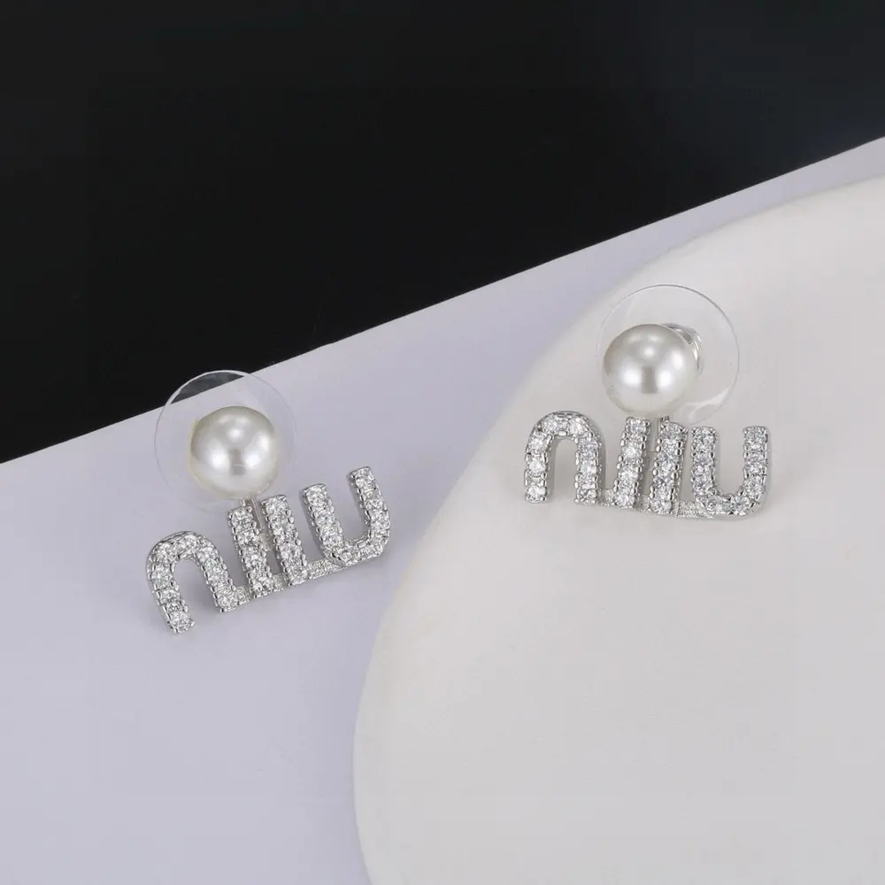 miumiu pearl letter earrings