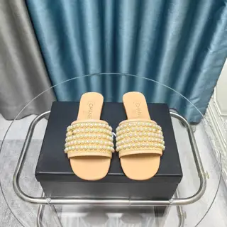 Chanel slippers original molded hardware buckle Top version made at the purchasing level