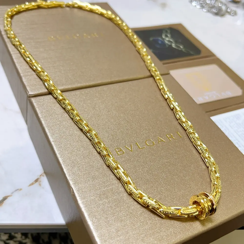 Bvlgari DIVAS’ DREAM series is in perfect condition and has invincible details. The unique