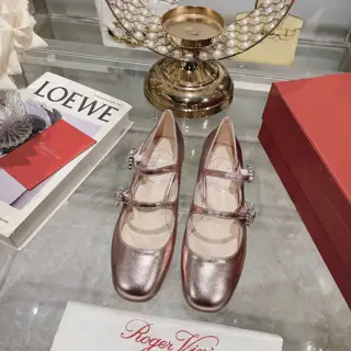 Roger Vivier new high-heeled Mary Jane shoes. The highly anticipated high-heeled Mary Jane
