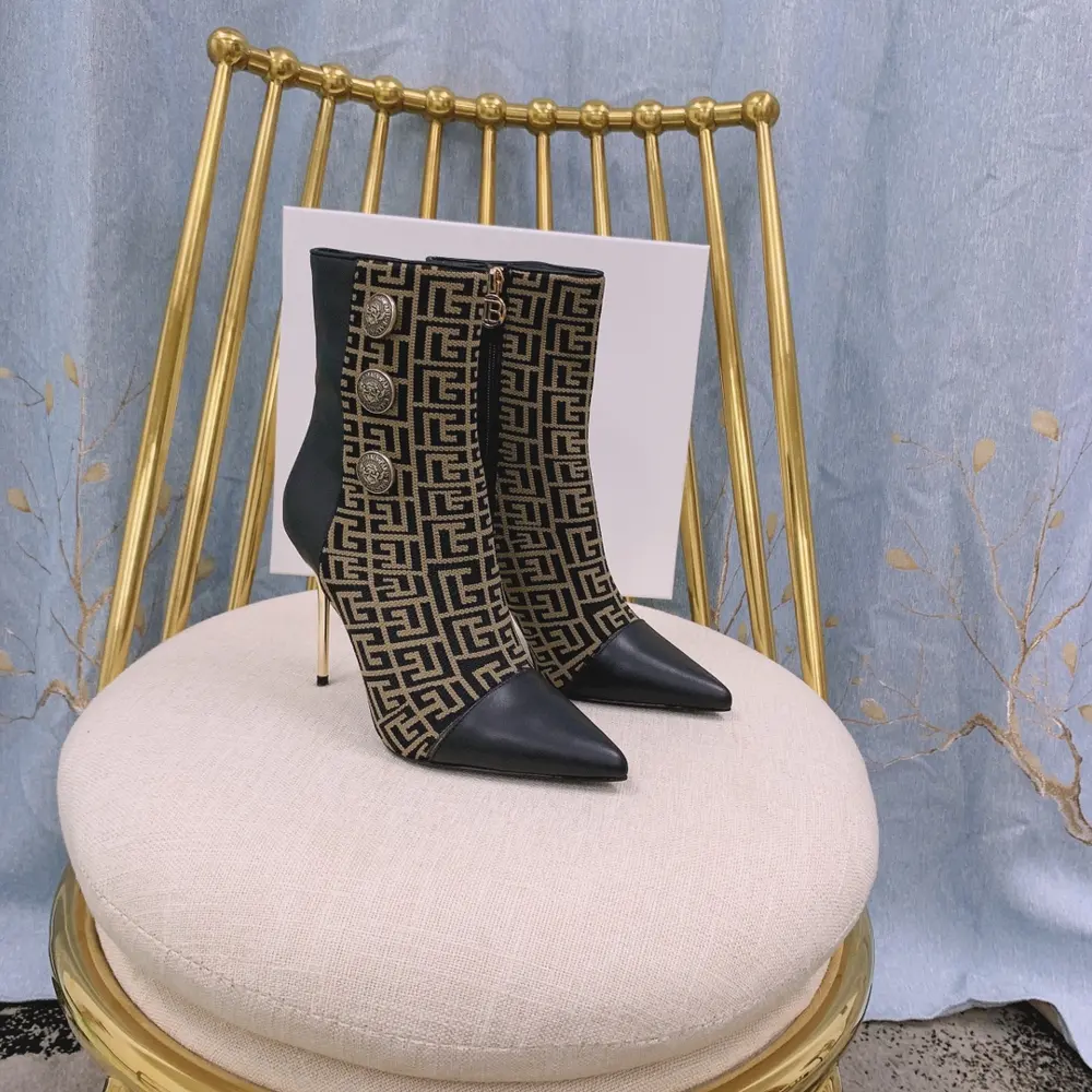 Balmain’s latest fall and winter catwalk style metal round buckle short boots Size: 35-40