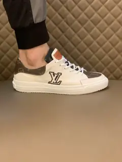 Louis Vuitton sneakers. LV counter purchase Casual shoes Men’s counters are sold