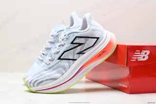 New Balance uses ultra-light and breathable 3D knitted mesh material to construct the upper MRCXCK3