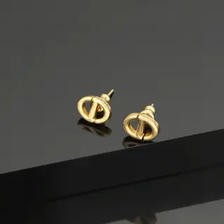 Dior is very popular. All internet celebrities have the same style. Dior series