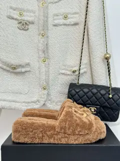 Chanel classic double C thick-soled furry slippers