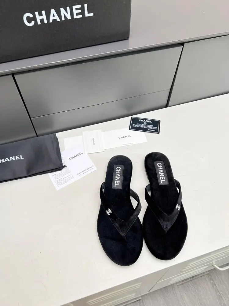Chanel leather flip-flops I am really moved by this shoe when it is first released I like