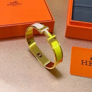 Hermès bracelet Enamel craftsmanship is really challenging. To ensure the color is handmade