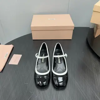 Miu Miu Miu’s latest catwalk hit single shoe series