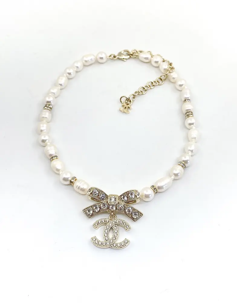 Chanel light gold bow shaped pearl necklace