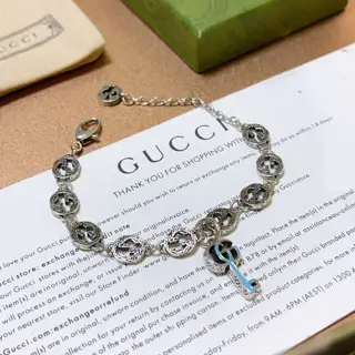 The latest classic Gucci bracelet. Exquisite. Both the style and the texture are absolutely