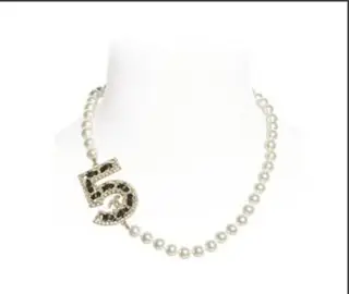 Chanel 5-shaped pearl necklace