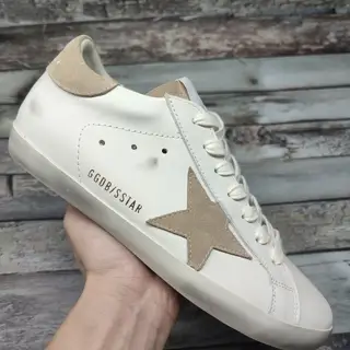 Golden Goose couple’s dirty shoes Golden Goose has become the tacit choice of many