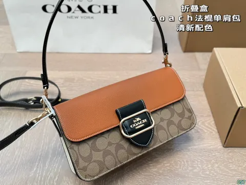COACH Baguette