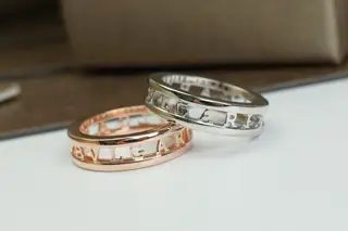 Bvlgari B.zero 1 series letter hollow ring Unique design embellished with eye-catching