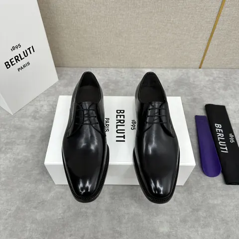 Berluti men’s hand-brushed formal leather shoes are shipped. Selected high-quality imported