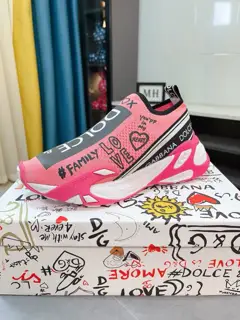 Dolce & Gabbana Dolce&Gabbana high-end men’s sports and casual shoes. Original goods from