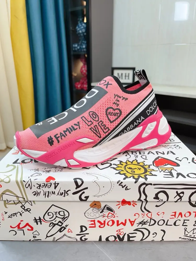 Dolce & Gabbana Dolce&Gabbana high-end men’s sports and casual shoes. Original goods from