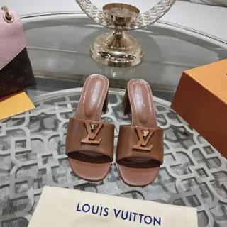 Louis Vuitton original mold hand-made buckle + electroplating process Full of craftsmanship