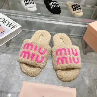 Miu Miu Miu classic autumn and winter letter fur slippers