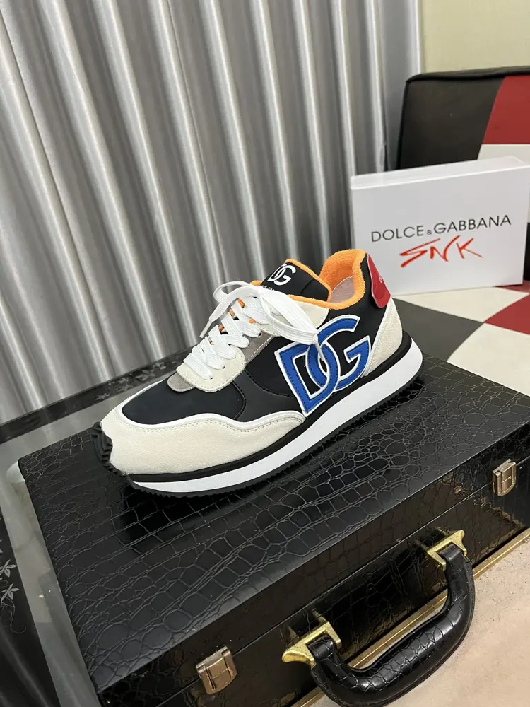 Dolce & Gabbana Dolce&Gabbana high-end men’s sports and casual shoes. Original goods from