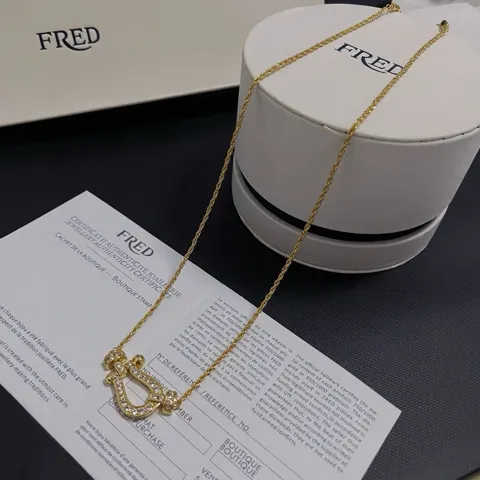 Fred diamond horseshoe clasp necklace