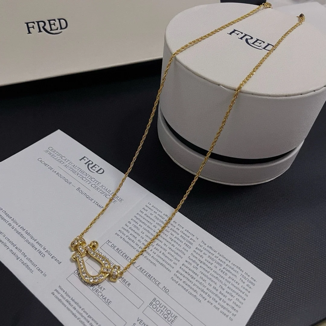 Fred diamond horseshoe clasp necklace