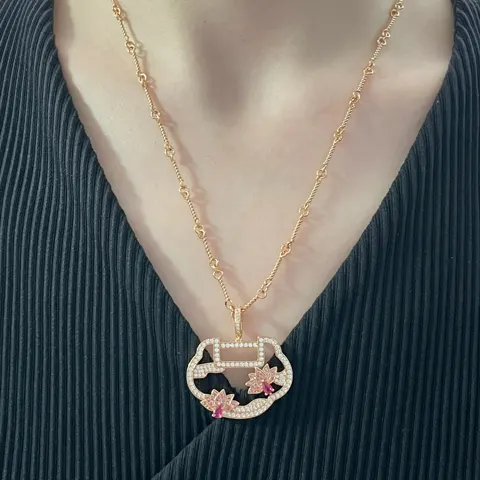 Qeelin Kirin Two Flowers Ruyi Lock Necklace A combination of fashion and tradition