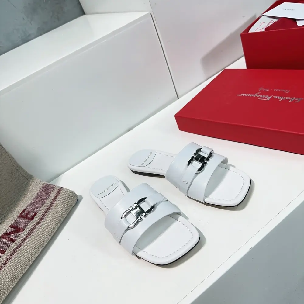Salvatore Ferragamo Ferragamo Viva flat open-toe sandals