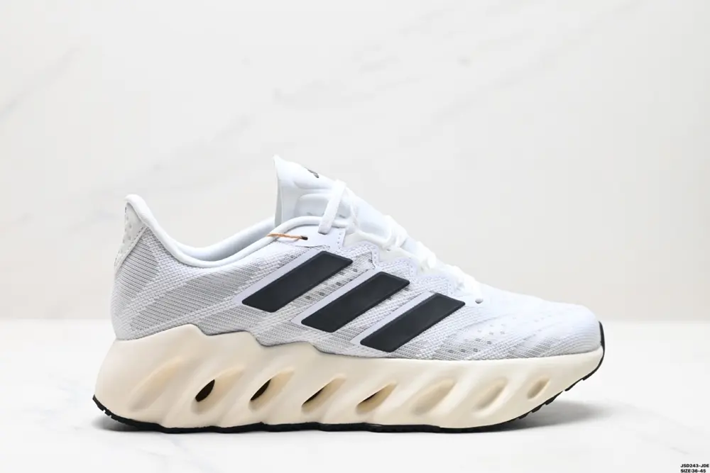 Adidas SWITCH FWD M Alpha Series logo FZ5621
