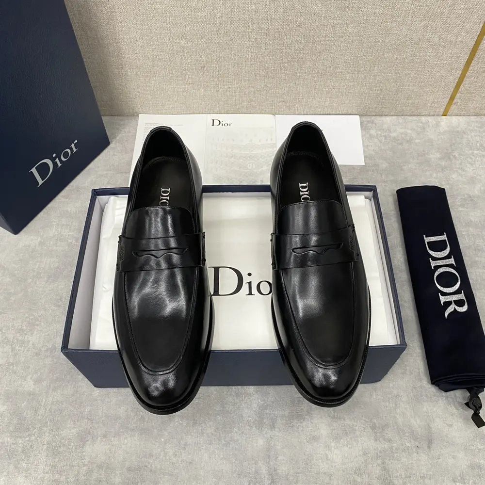 DIOR TIMELESS LOAFER LEATHER SHOES This loafer embodies classic elegance. Crafted from