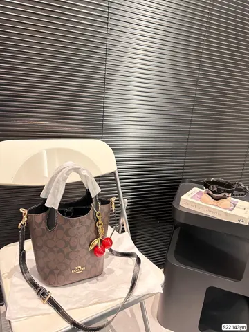 COACH Tote
