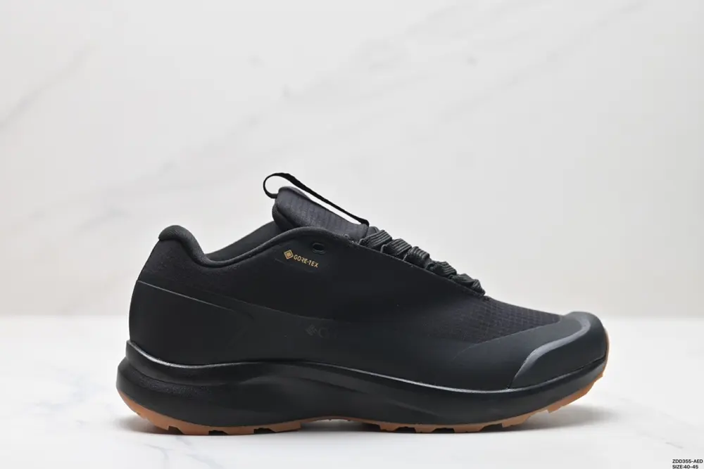 New autumn and winter Columbia men’s outdoor waterproof sports hiking shoes. The entire