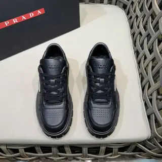 Prada business thick-soled casual sneakers | This pair of sneakers has a neat design and