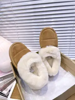 UGG caterpillar snow boots autumn and winter street style casual shot