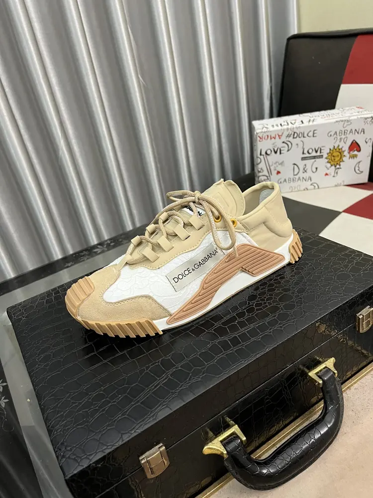 Dolce & Gabbana Dolce&Gabbana high-end men’s sports and casual shoes. Original goods from