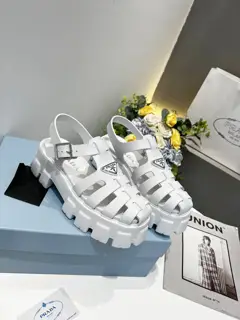Prada is super popular. Prada’s latest spring and summer 2023 sawtooth Roman braided