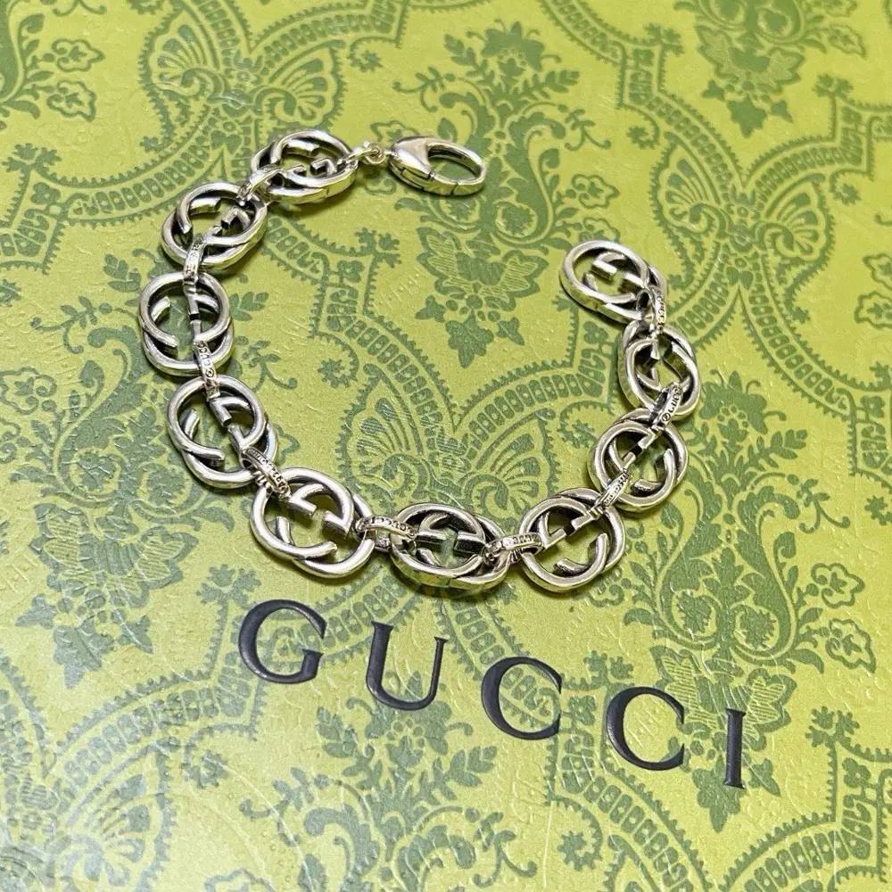 Gucci bracelet Luxury bracelet for men and women. The latest full bracelet is of a higher