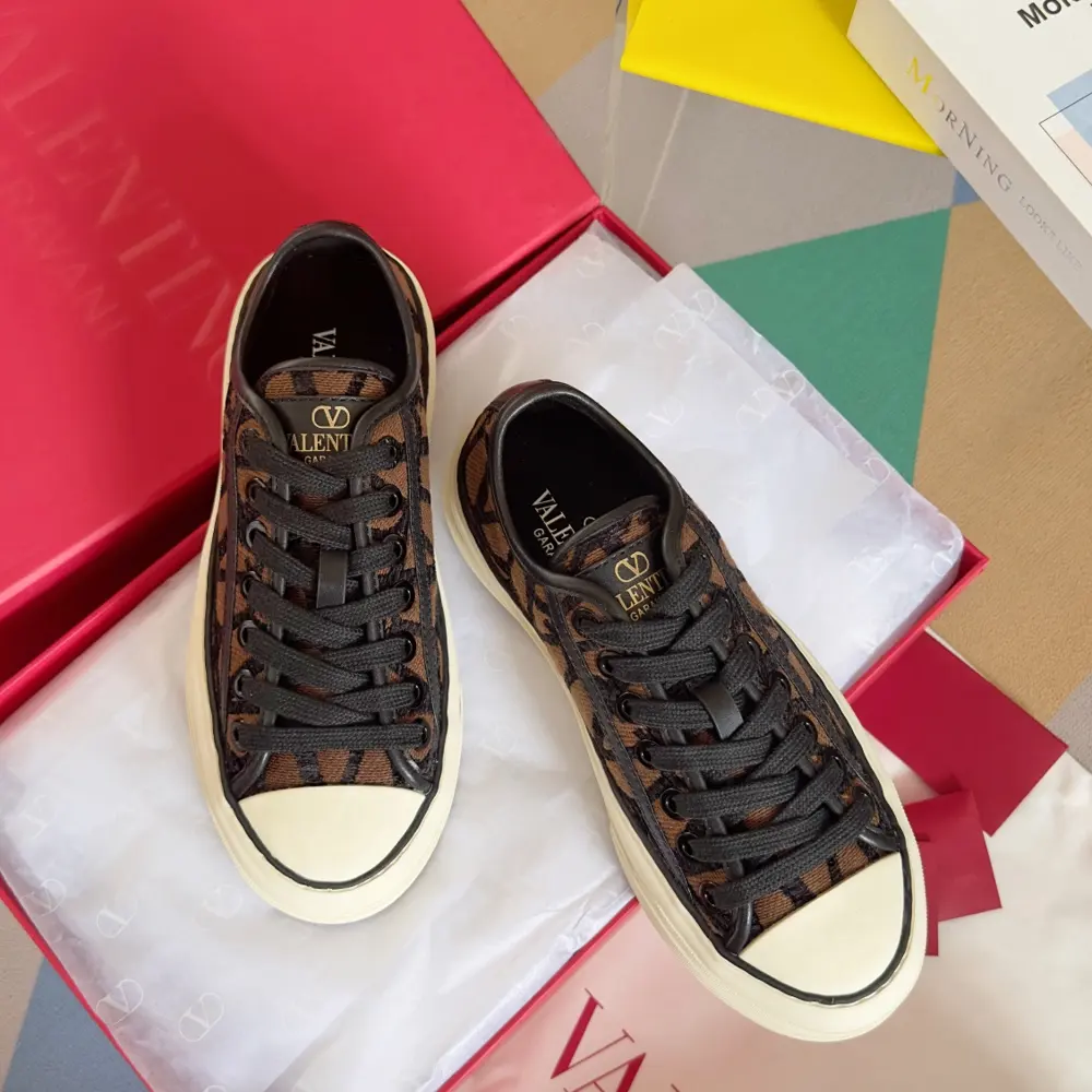 Valentino logo monogram thick sole canvas shoes couple style casual sneakers skateboard