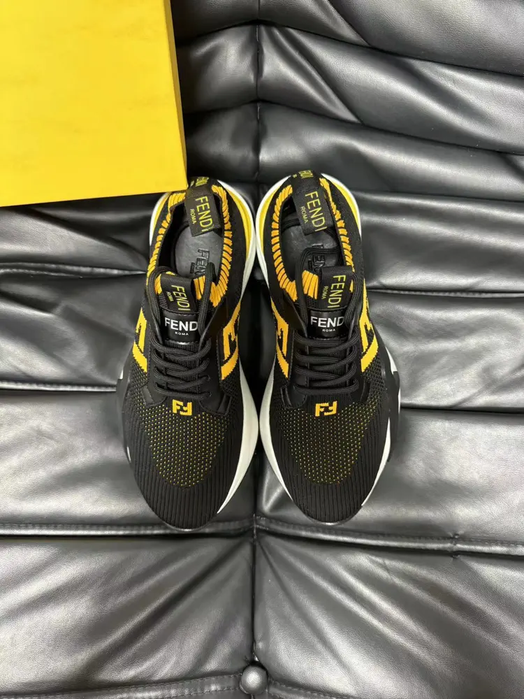 FENDI’s new men’s lace-up sneakers are now available. They adopt a design that has been