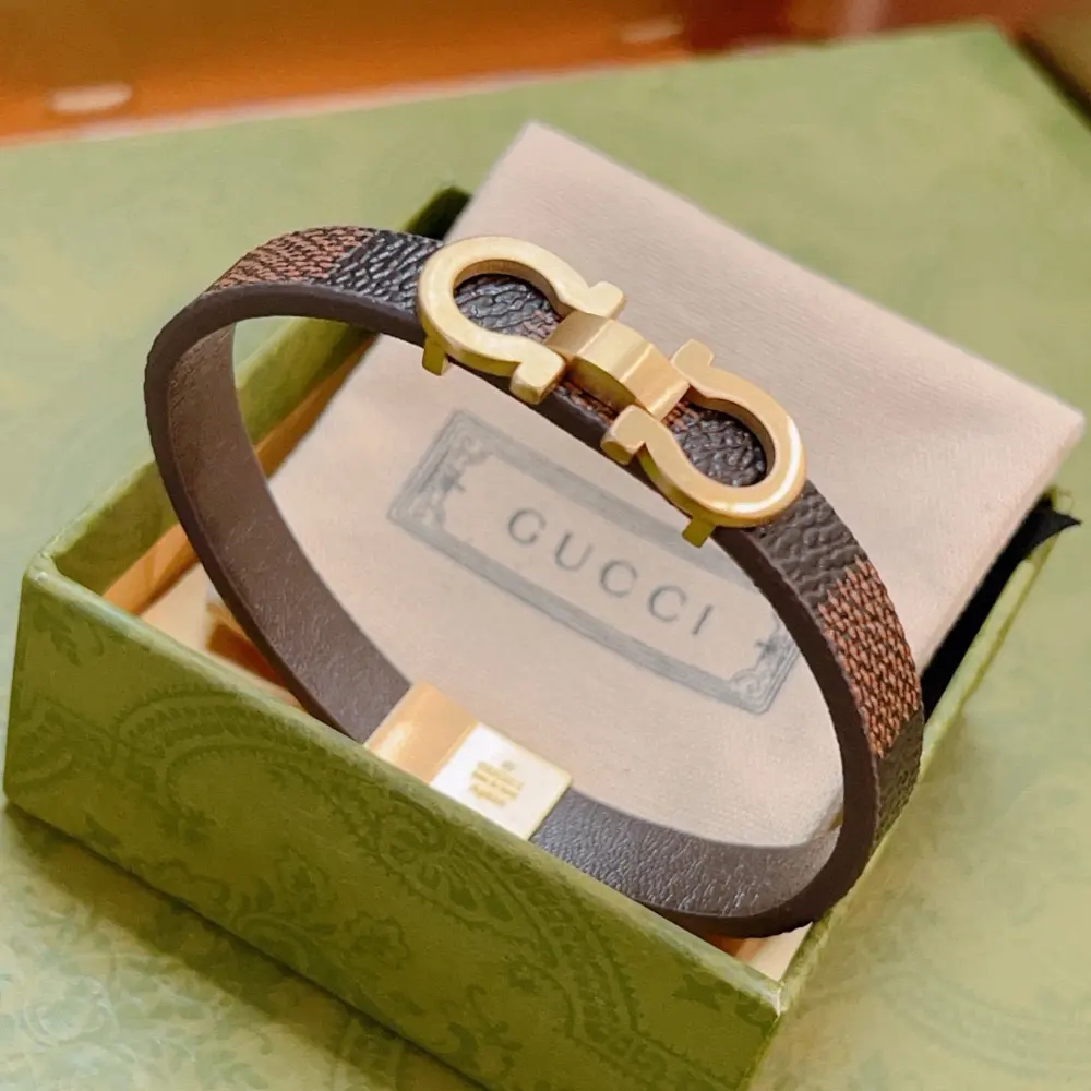 The latest model of Gucci bracelet