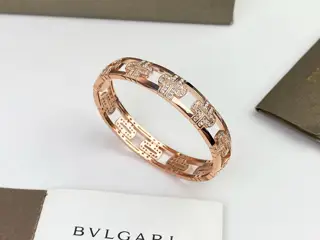 Bvlgari round bracelet Created with the round shape as the theme