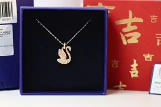 Swarovski new rose gold swan clavicle necklace