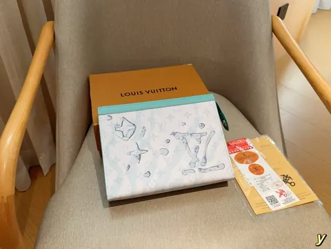 Louis Vuitton Clutch