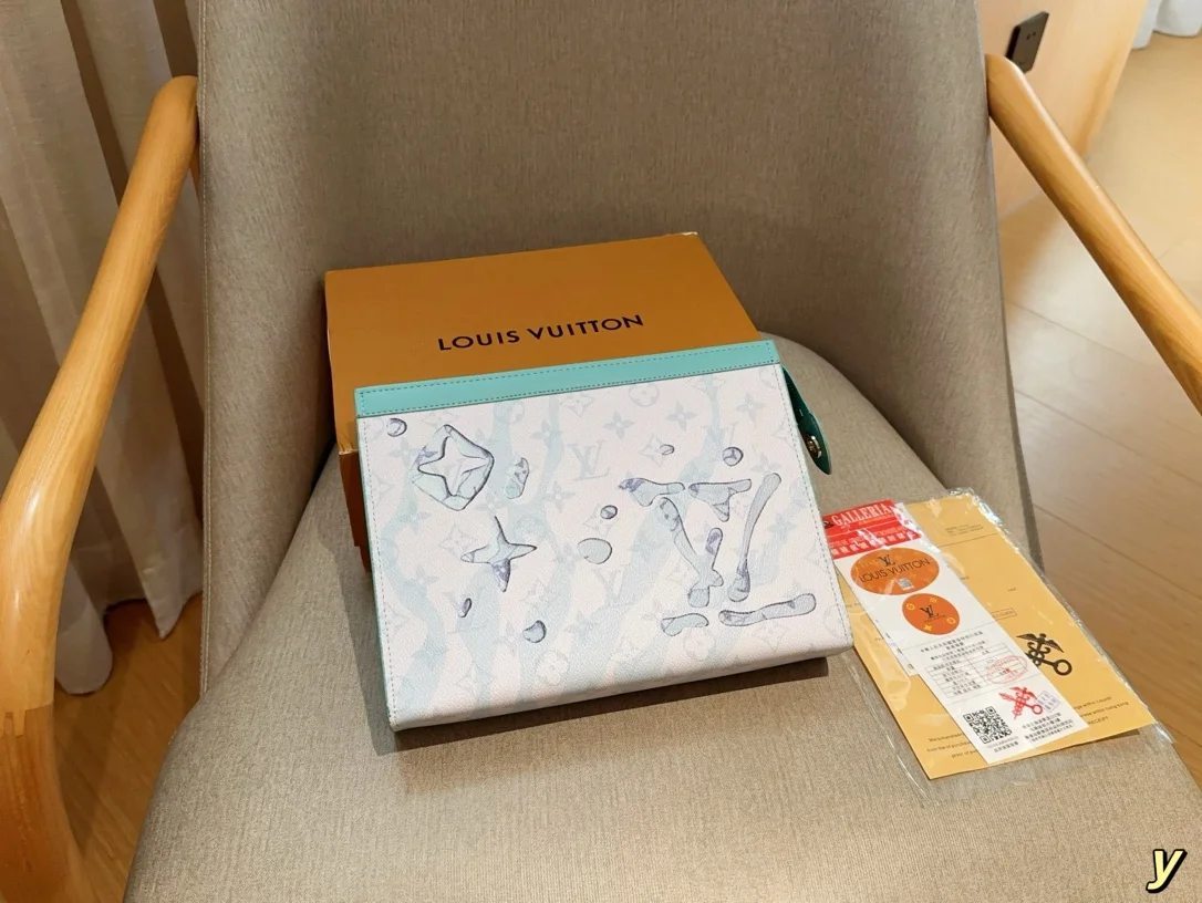 Louis Vuitton Clutch