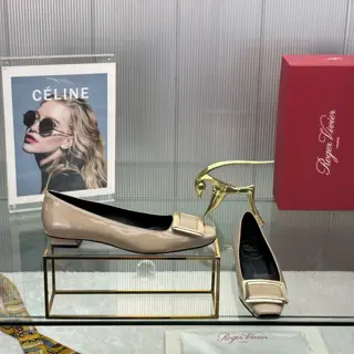 Roger Vivier classic Trompette series square buckle square toe flat shoes