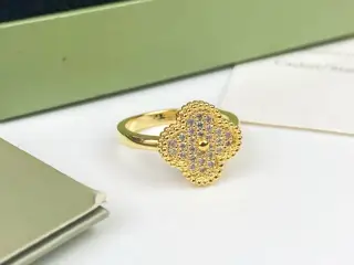 Van Cleef & Arpels Four-leaf Clover Diamond Ring